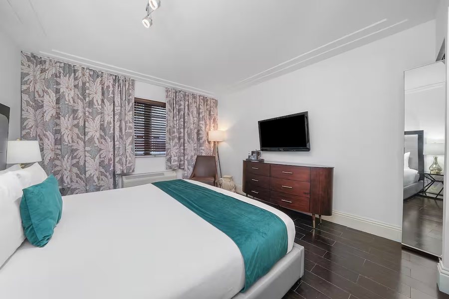 Riviere South Beach Hotel Miami Beach Florida — Guest room