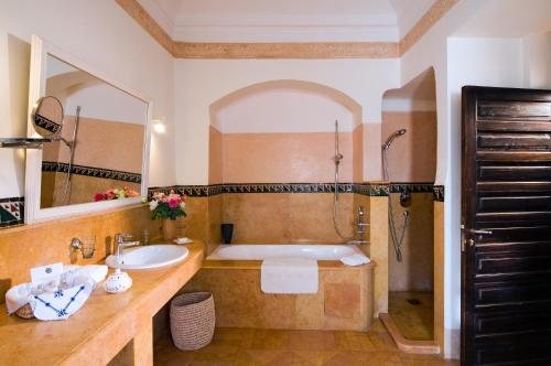 Riyad El Cadi — Bathroom