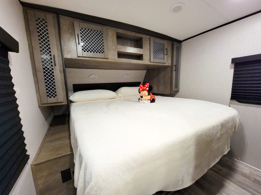 Road Runner RV Park Las Vegas Nevada — Guest room