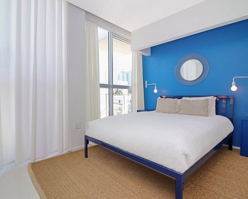 Roami at 250 Collins Miami Beach Florida — Guest room