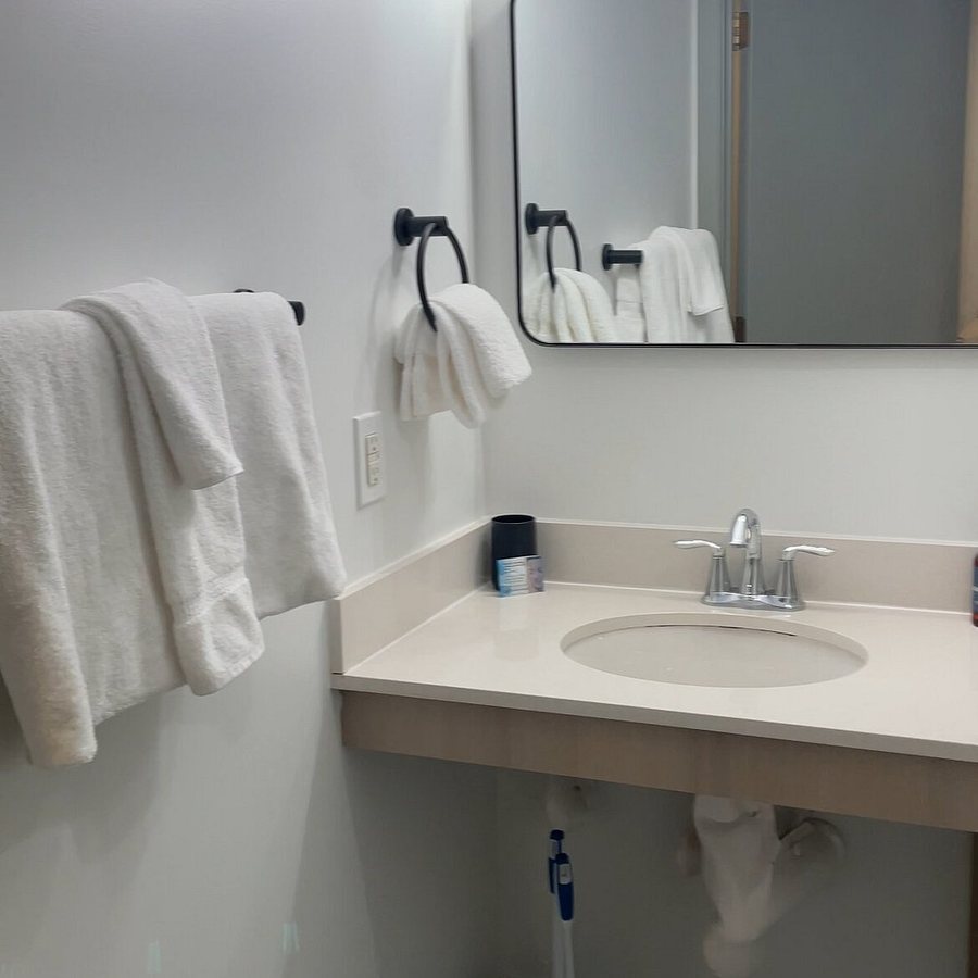 Roami at Habitat Brickell Miami Florida — Bathroom