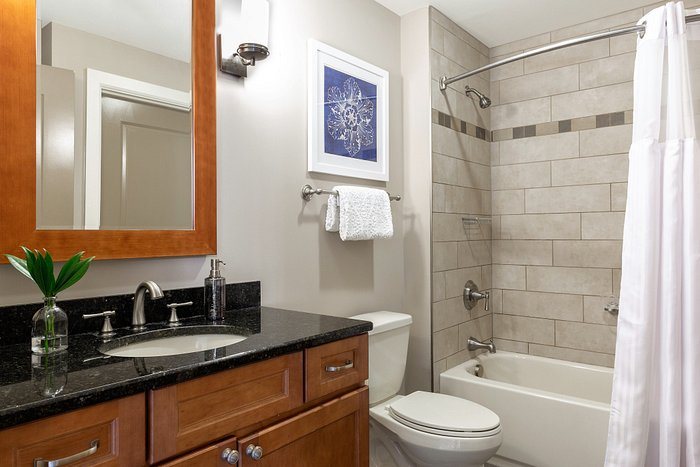 Roami At Hibernia Tower — Bathroom