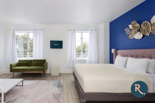Roami At Hotel Astor Miami Beach Florida — Guest room