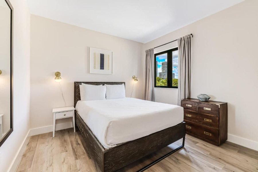 Roami At The Palace Miami Florida — Guest room