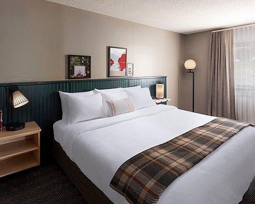 Roaring Brook Ranch Resort — Guest room
