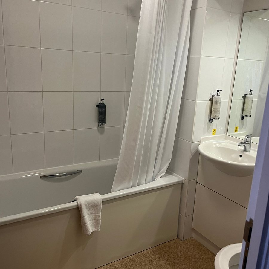 Robert Ruark Inn — Bathroom