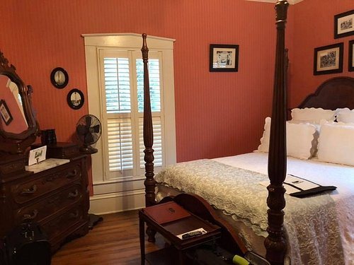 Robert Ruark Inn — Guest room