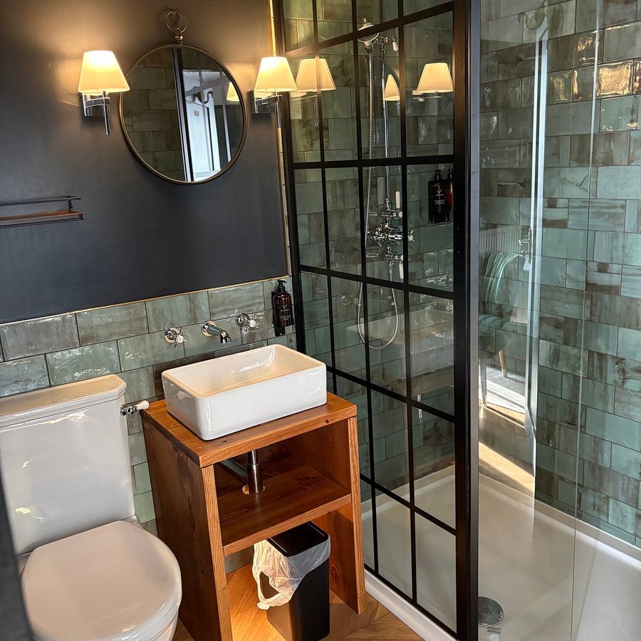 Robie s Cabins — Bathroom