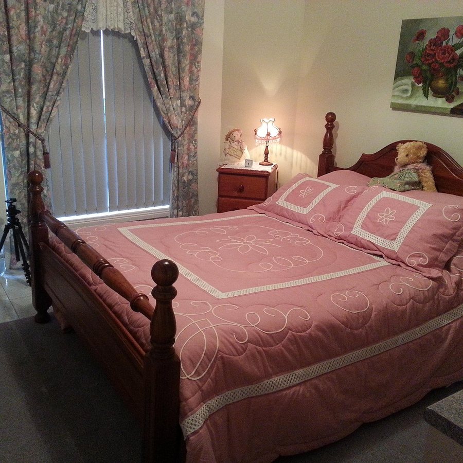 Robin s Nest Bed Breakfast — Guest room