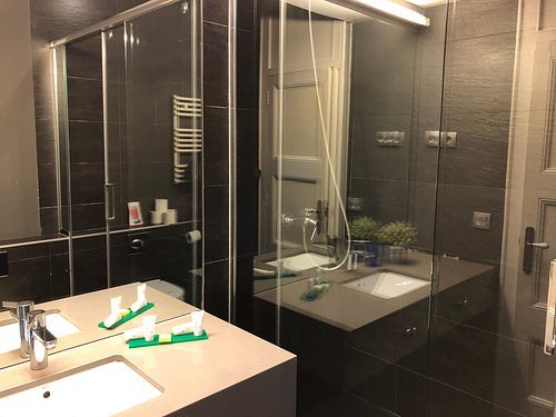 Rocamora Apartments Barcelona Catalonia — Bathroom
