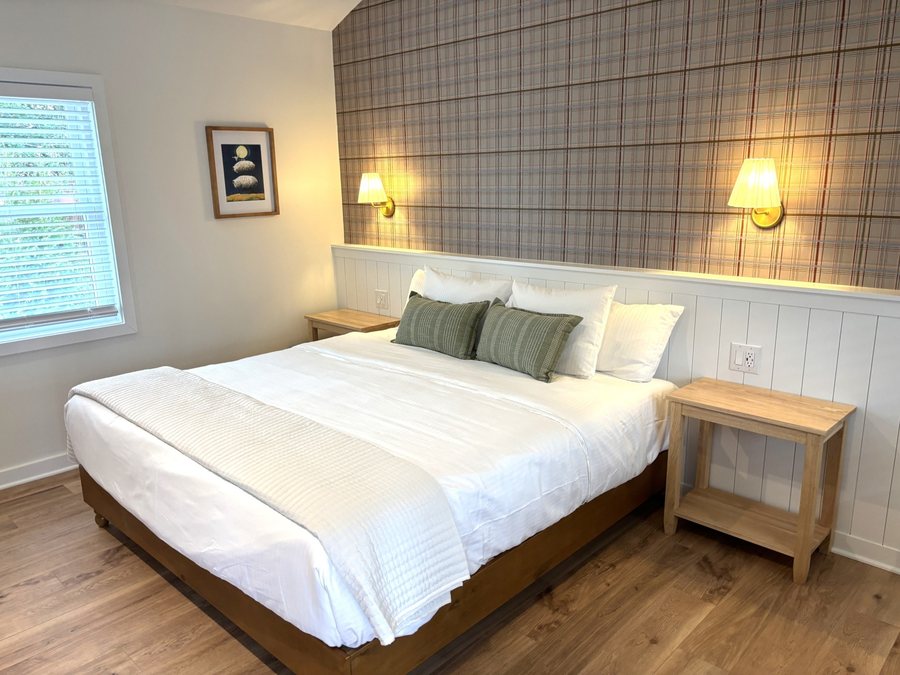 Rochambeau Roadside Inn — Guest room