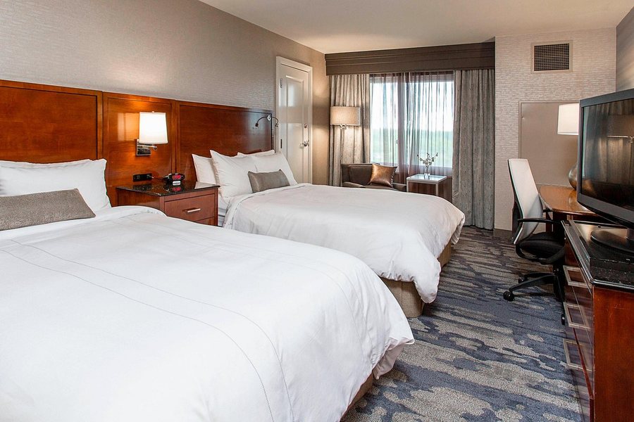 Rochester Airport Marriott — Guest room