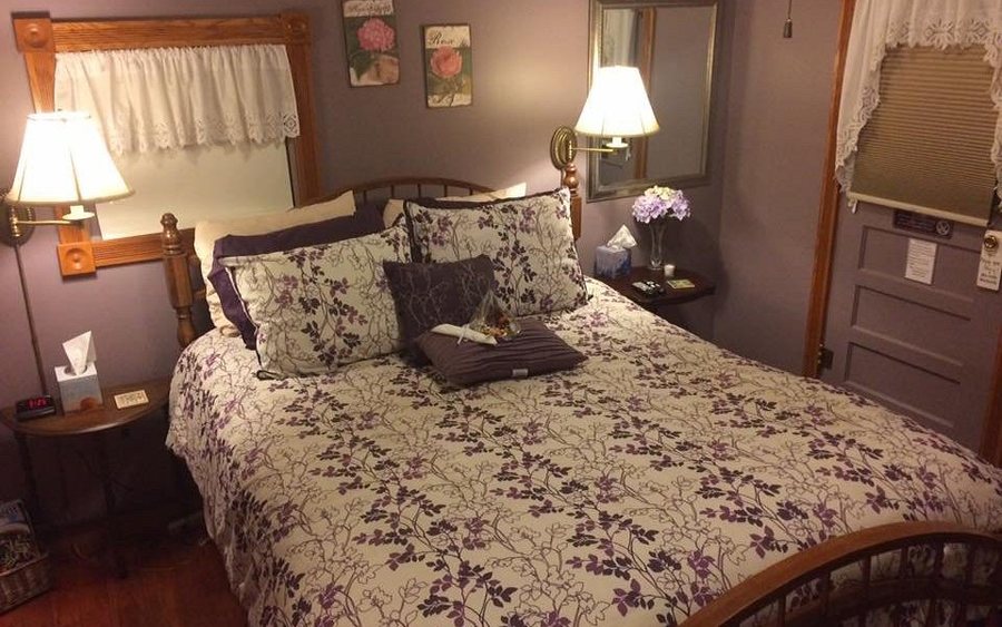 Rock Cottage Gardens Bed Breakfast Inn — Guest room