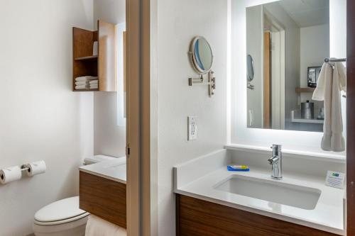 Rock Lake Resort — Bathroom