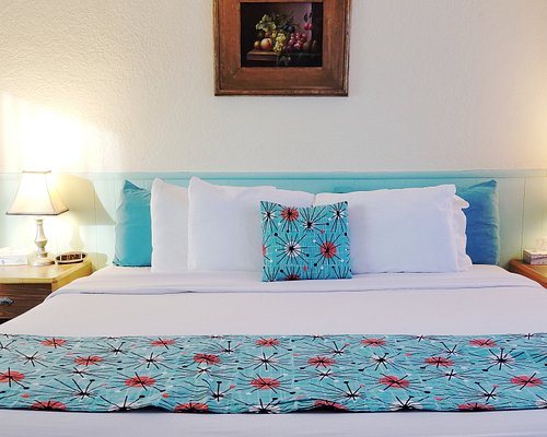 Rocket Inn — Guest room