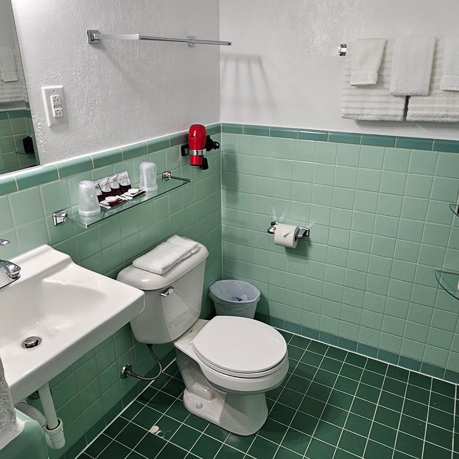 Rocket Motel — Bathroom