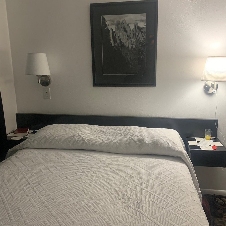 Rocket Motel — Guest room