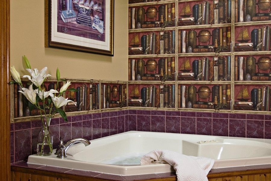 Rockwell Falls Inn And Wine Bar — Bathroom