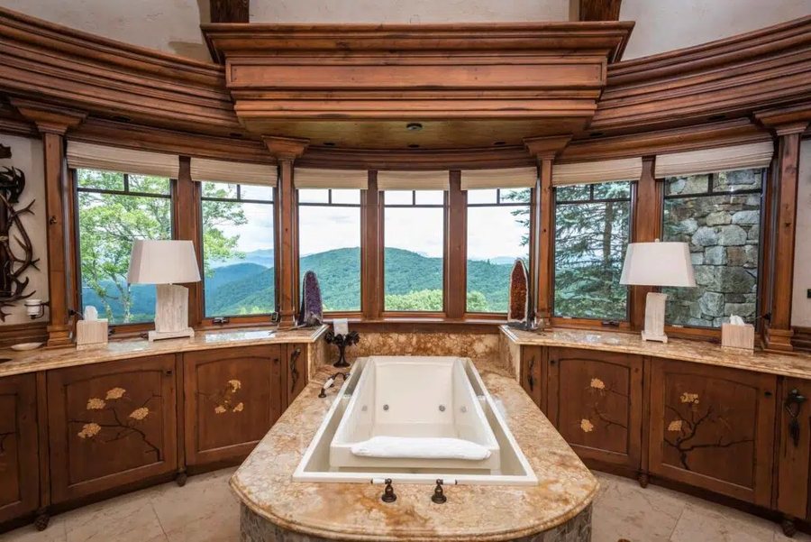 Rockwood Trail House — Bathroom