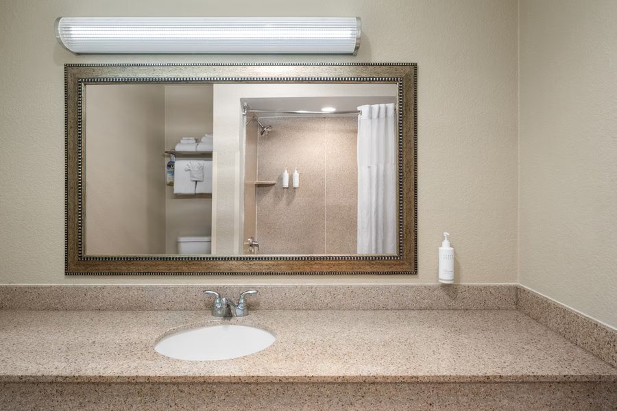 Rocky Point Resort — Bathroom
