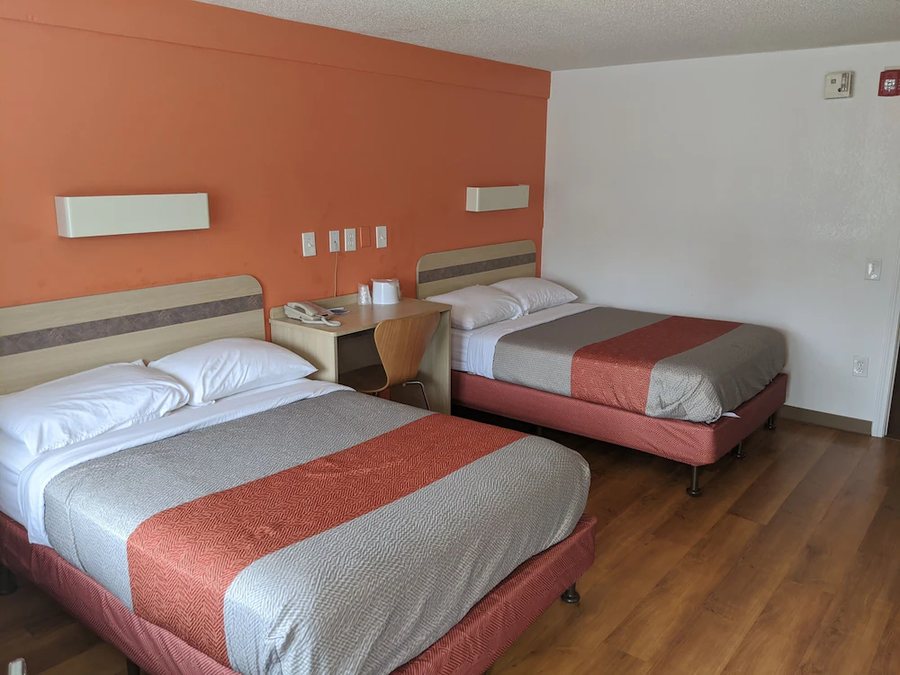 Rodeway Inn — Guest room