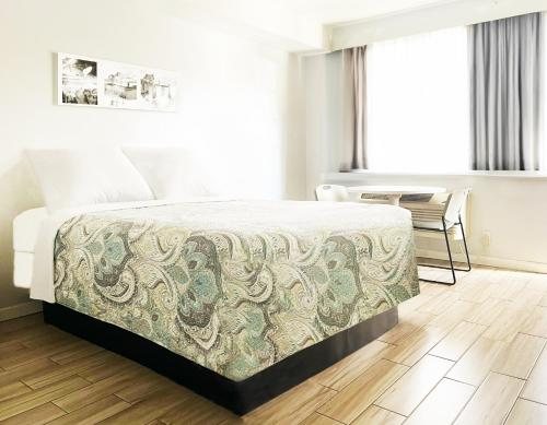 Rodeway Inn Civic Center — Guest room