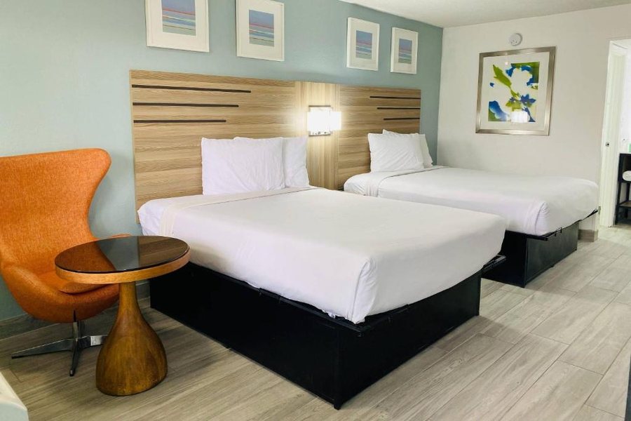 Rodeway Inn Clearwater Central — Guest room