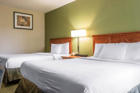 Rodeway Inn — Guest room