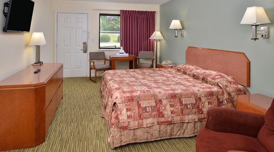 Rodeway Inn — Guest room
