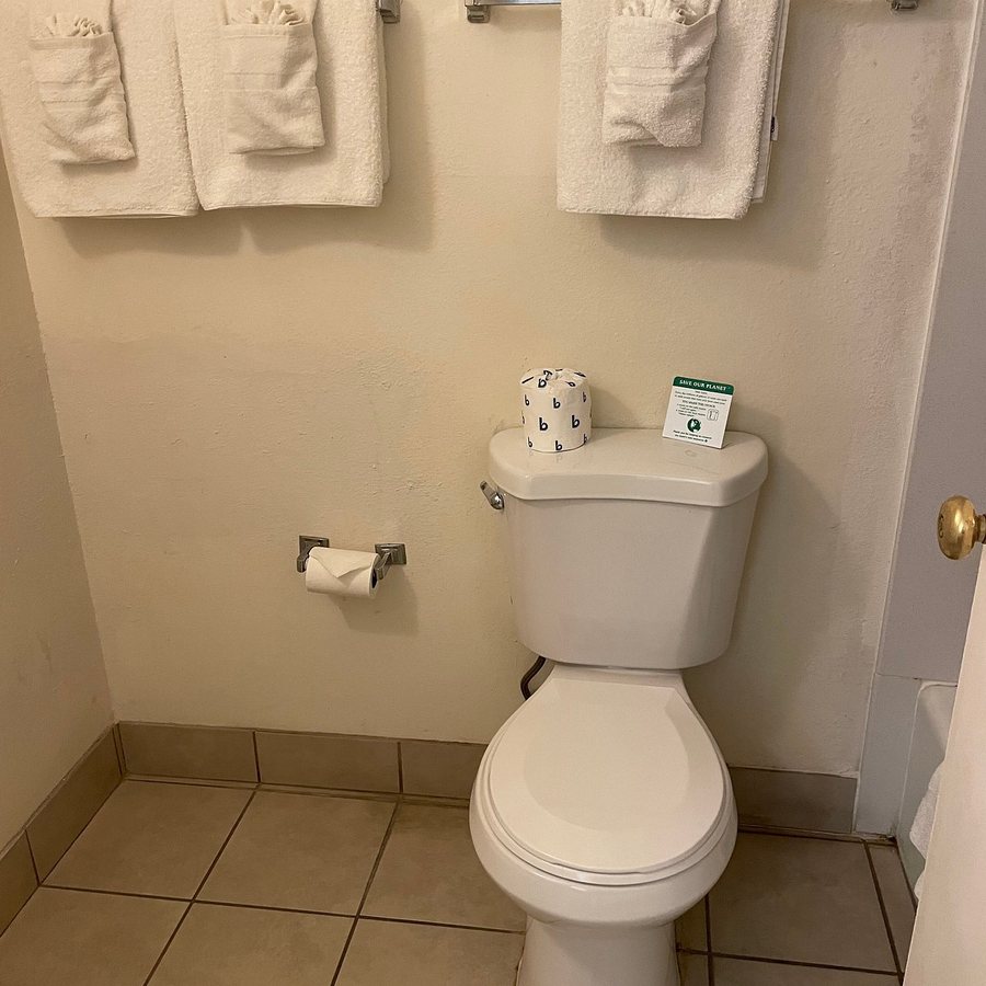 Rodeway Inn Kingman Route 66 — Bathroom