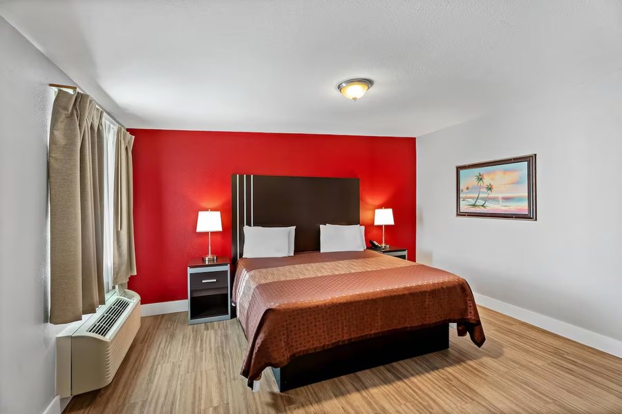 Rodeway Inn — Guest room