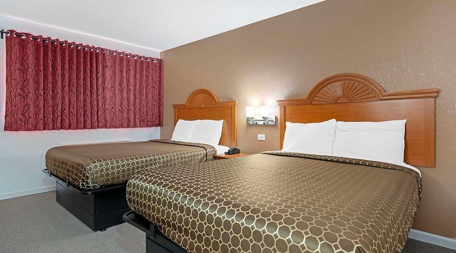 Rodeway Inn — Guest room