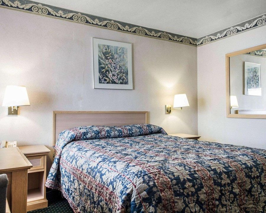 Rodeway Inn Monterey — Guest room