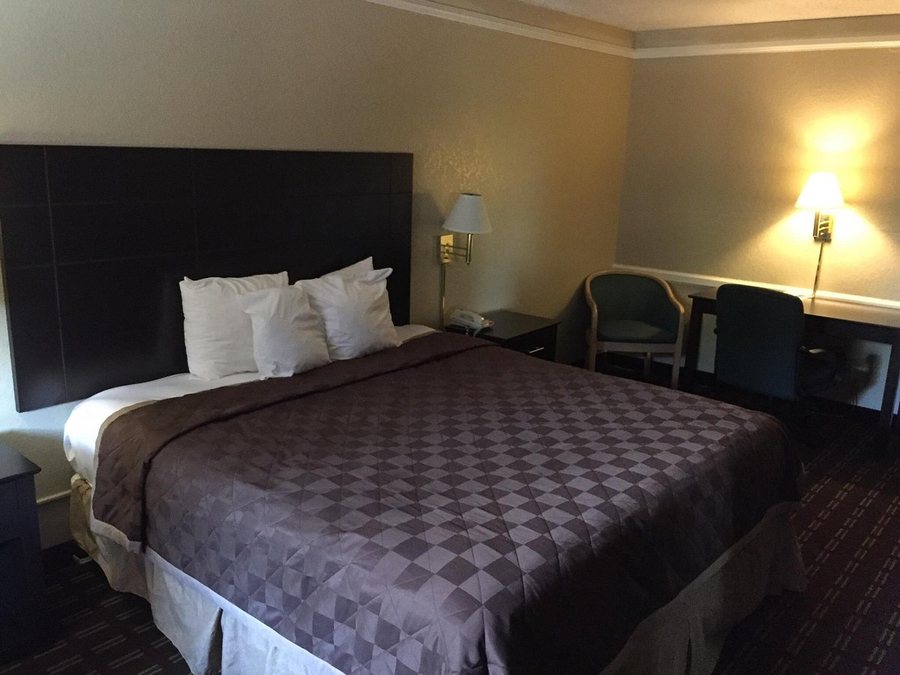 Rodeway Inn Near Ybor City Casino — Guest room
