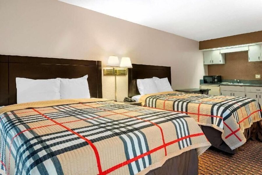 Rodeway Inn — Guest room