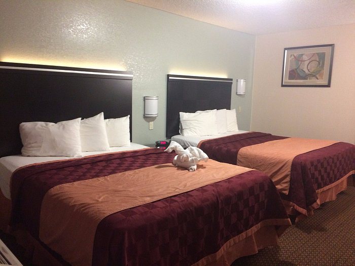 Rodeway Inn On Historic Route 66 Barstow California — Guest room
