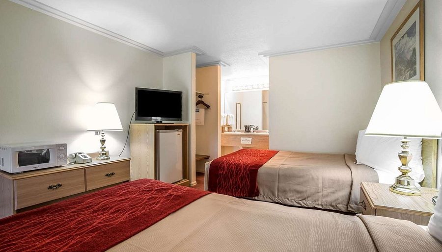 Rodeway Inn Pronghorn Lodge — Guest room
