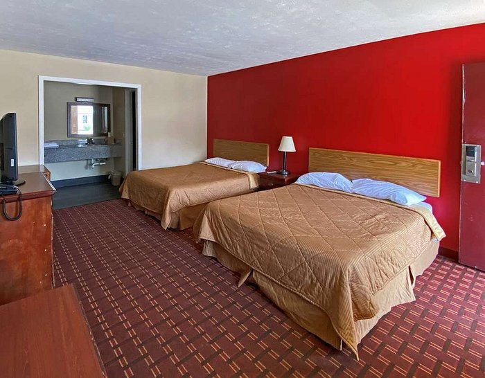 Rodeway Inn — Guest room
