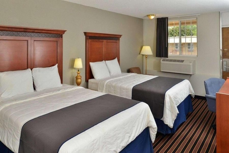 Rodeway Inn — Guest room