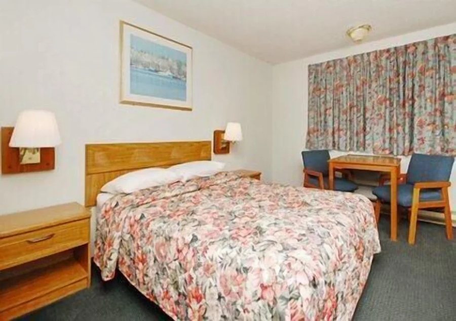 Rodeway Inn SeaTac — Guest room