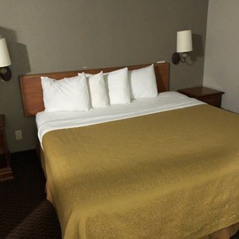 Rodeway Inn Suites Fiesta Park — Guest room