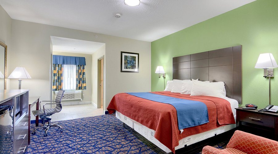 Rodeway Inn Suites — Guest room