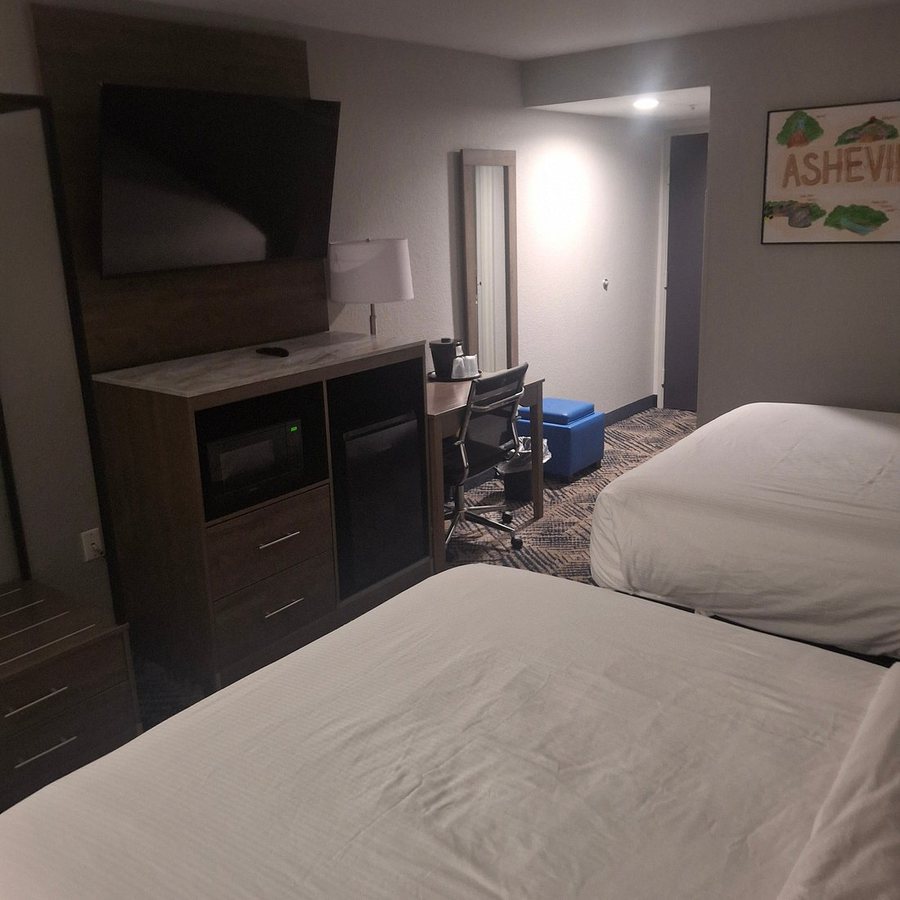 Rodeway Inn Suites Outlet Mall Asheville — Guest room
