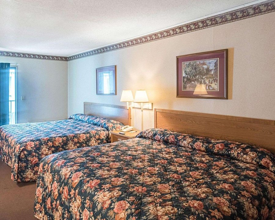Rodeway Inn Suites — Guest room