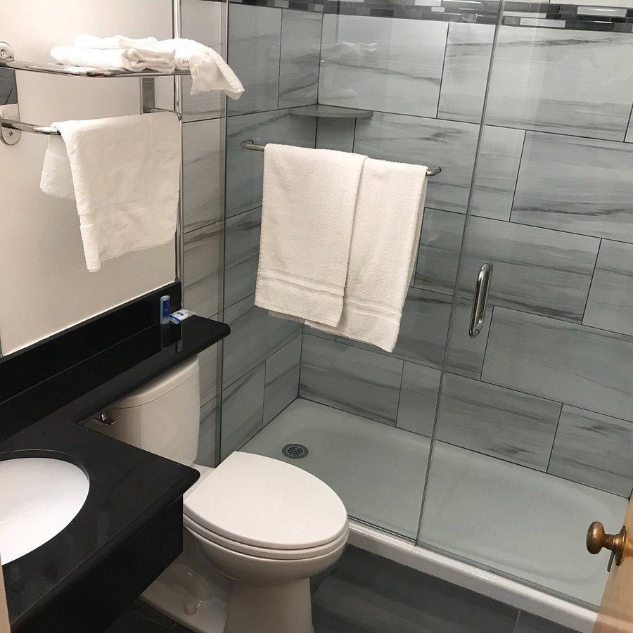 Rodeway Inn Suites San Francisco — Bathroom