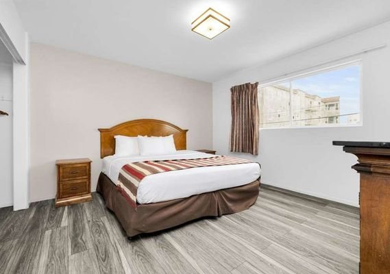 Rodeway Inn Suites San Francisco — Guest room