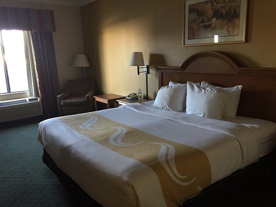 Rodeway Inn — Guest room