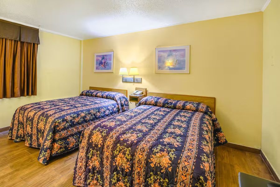 Rodeway Inn — Guest room