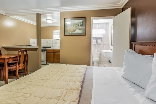 Rodeway Inn — Guest room