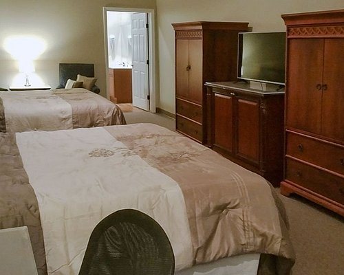 Rolling Hills Lodge — Guest room